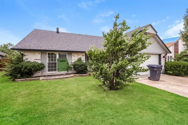 Photo 2 — 10025 S Linn Avenue, Oklahoma City, OK 73159