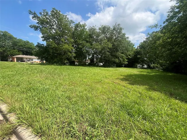Photo 2 — 1119 E 11th Street, Shawnee, OK 74801