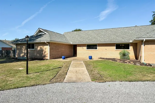 Photo 3 — 2415 NE 98th Street, Oklahoma City, OK 73131