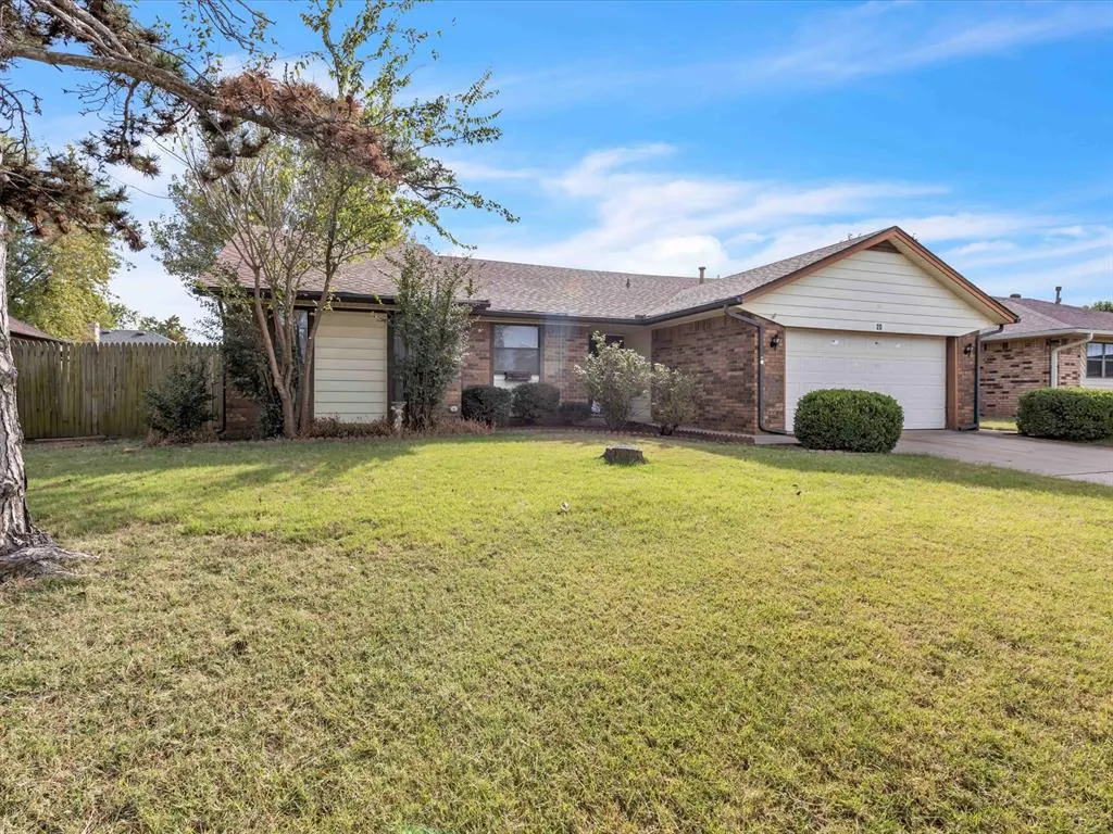Photo 2 — 20 Springfield Drive, Oklahoma City, OK 73149