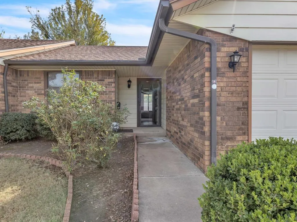 Photo 3 — 20 Springfield Drive, Oklahoma City, OK 73149