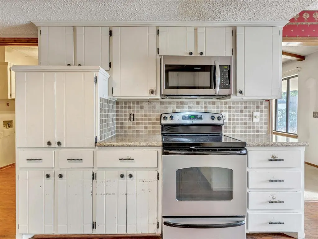 Photo 8 — 20 Springfield Drive, Oklahoma City, OK 73149