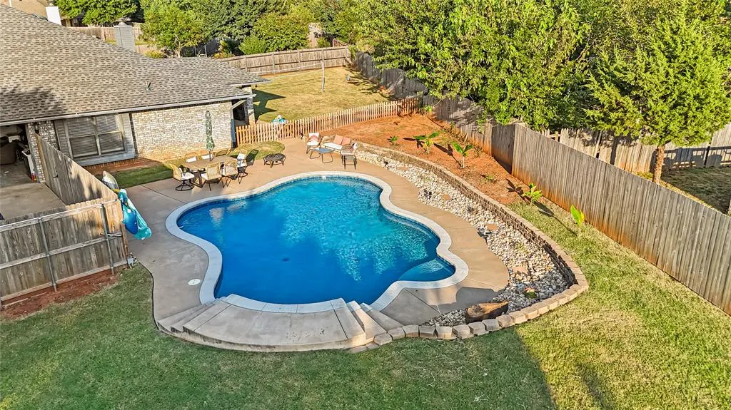 Photo 2 — 900 Blue Ridge Drive, Edmond, OK 73003