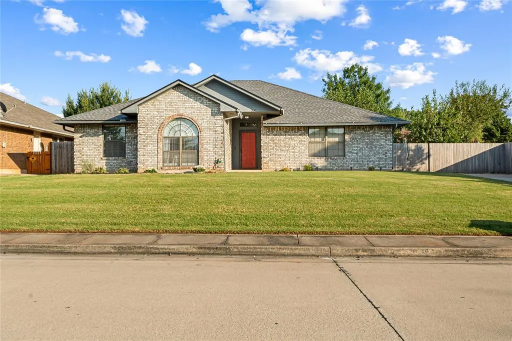 Photo 4 — 900 Blue Ridge Drive, Edmond, OK 73003
