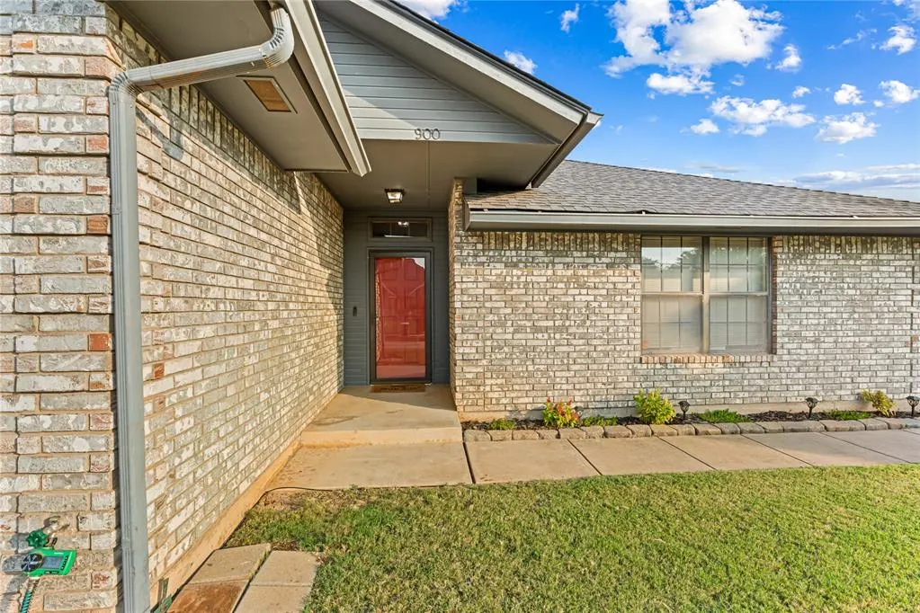Photo 5 — 900 Blue Ridge Drive, Edmond, OK 73003