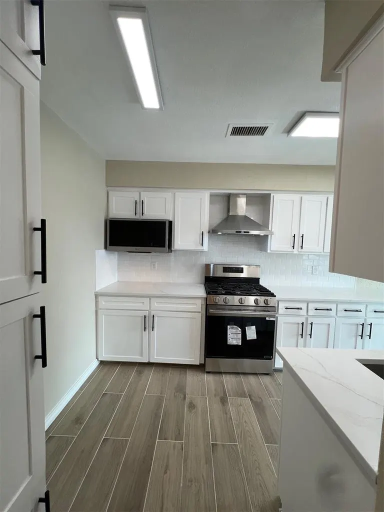 Photo 5 — 2525 NW 62nd Street 201, Oklahoma City, OK 73112