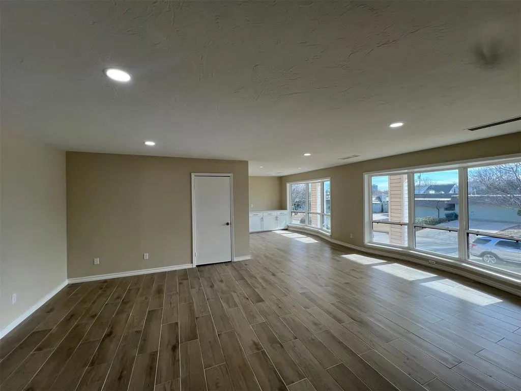 Photo 7 — 2525 NW 62nd Street 201, Oklahoma City, OK 73112