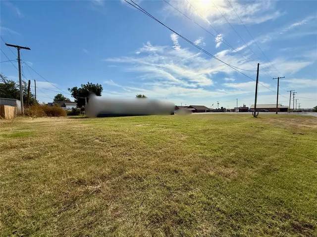 Photo 3 — 233 W 6th Street, Hydro, OK 73048