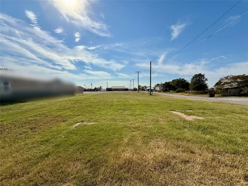 Photo 4 — 233 W 6th Street, Hydro, OK 73048