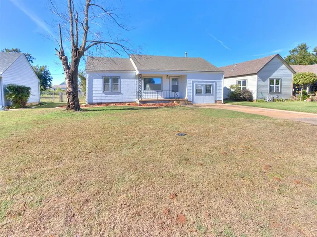 Photo 2 — 1102 S 9th Street, Kingfisher, OK 73750
