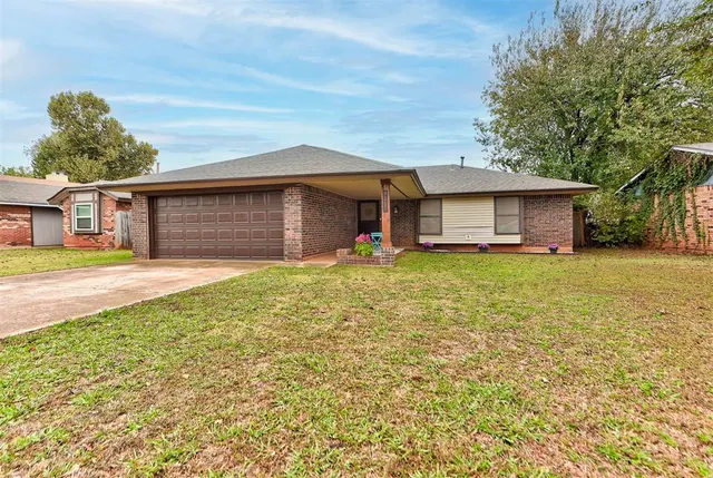 Photo 2 — 10908 Beaulaine Place, Oklahoma City, OK 73114