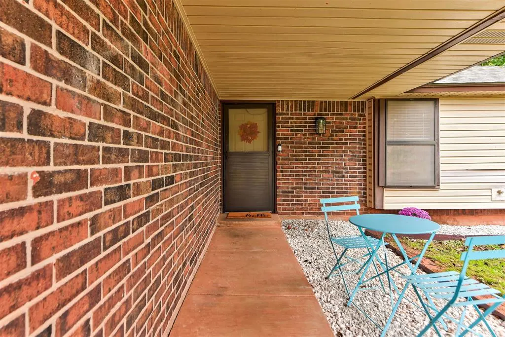Photo 4 — 10908 Beaulaine Place, Oklahoma City, OK 73114