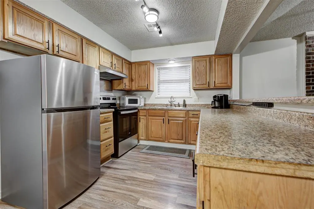 Photo 11 — 10908 Beaulaine Place, Oklahoma City, OK 73114