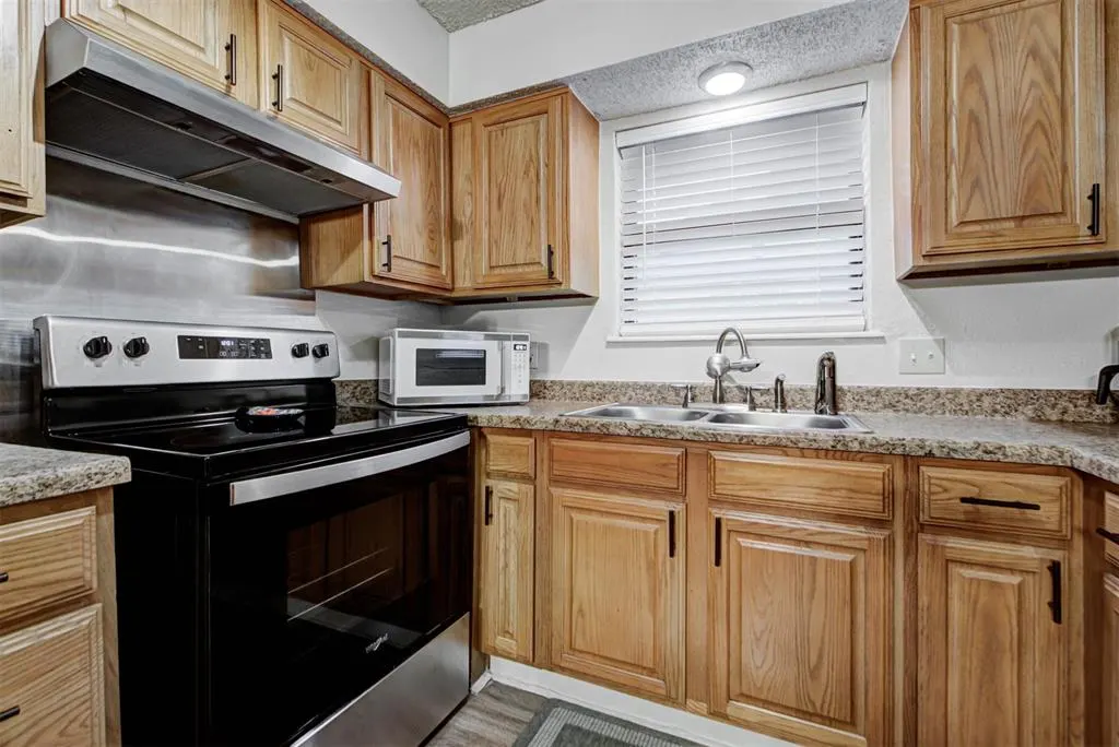 Photo 13 — 10908 Beaulaine Place, Oklahoma City, OK 73114