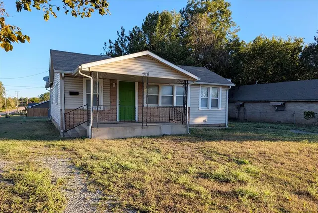 Photo 2 — 918 W Hayes Street, El Reno, OK 73036