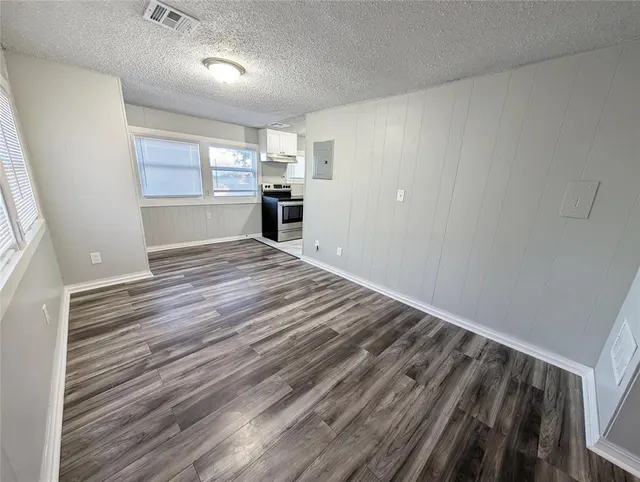Photo 6 — 918 W Hayes Street, El Reno, OK 73036
