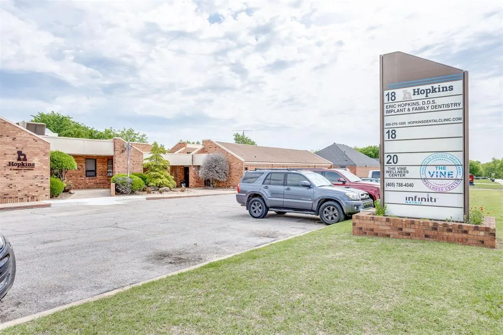 Photo 2 — 20 E Dunloup Street, Shawnee, OK 74804
