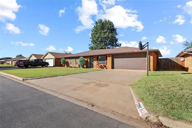 Photo 2 — 2201 Morgandee Lane, Weatherford, OK 73096