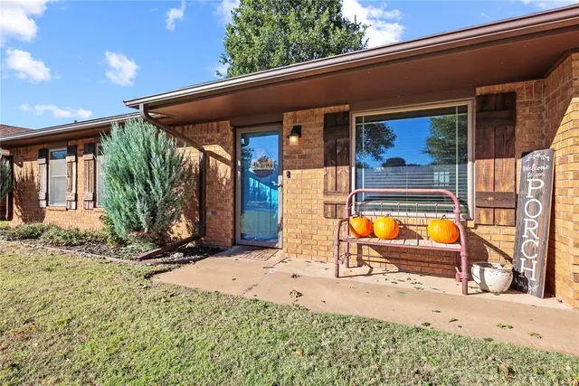 Photo 3 — 2201 Morgandee Lane, Weatherford, OK 73096