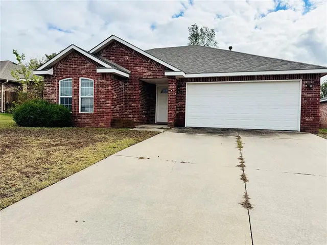 Photo 2 — 2205 Gray Dove Drive, Shawnee, OK 74804