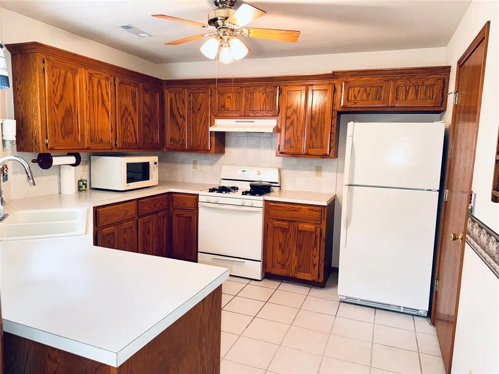 Photo 4 — 2205 Gray Dove Drive, Shawnee, OK 74804