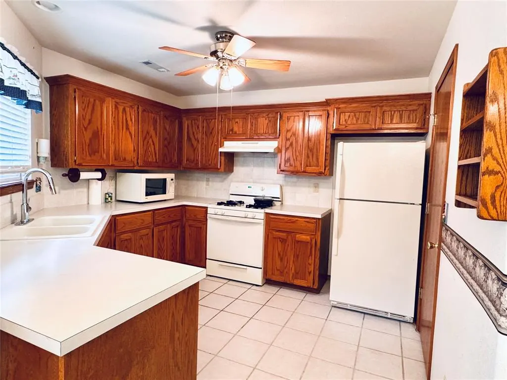 Photo 5 — 2205 Gray Dove Drive, Shawnee, OK 74804
