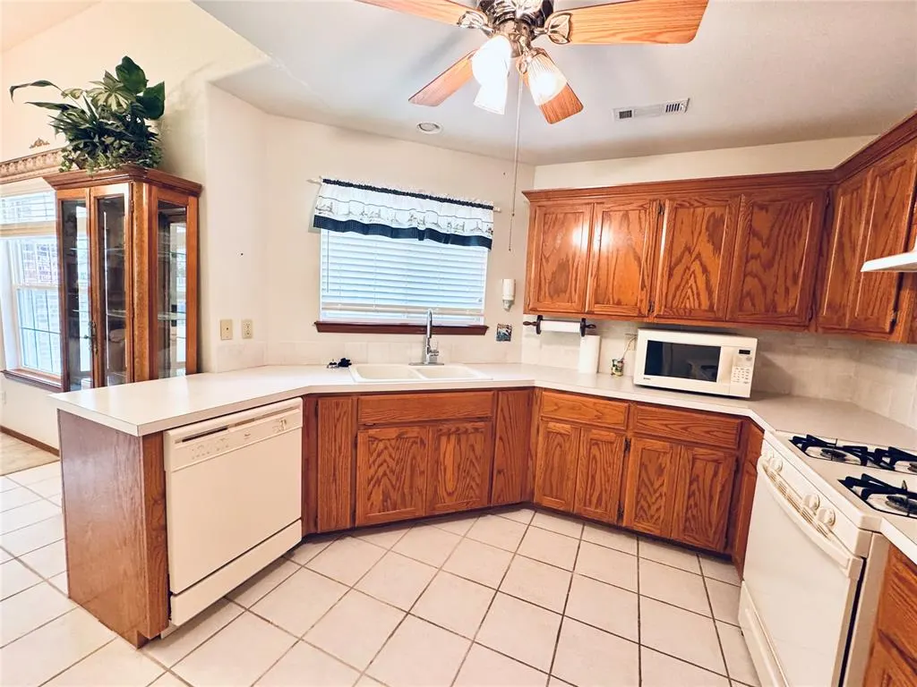 Photo 6 — 2205 Gray Dove Drive, Shawnee, OK 74804