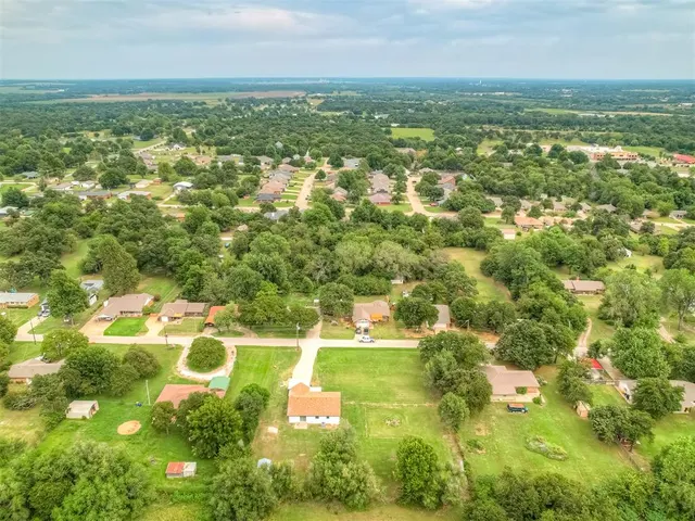 Front exterior — Elizabeth Street, Choctaw, OK 73020