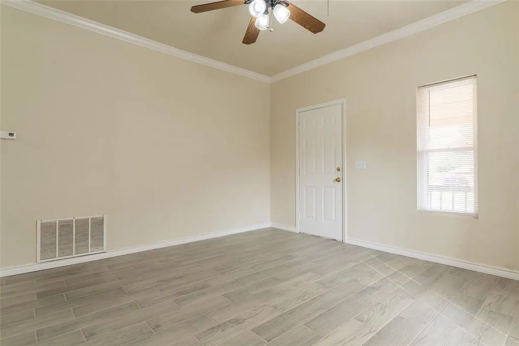 Photo 5 — 418 S 17th Street, Clinton, OK 73601