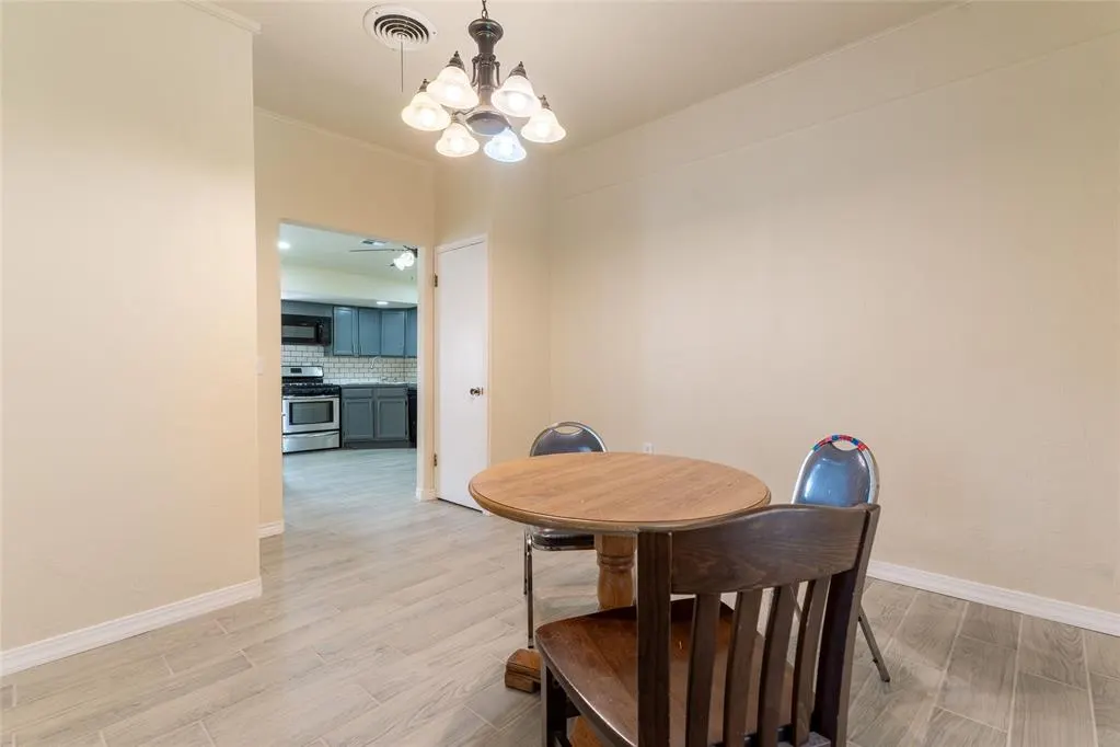 Photo 7 — 418 S 17th Street, Clinton, OK 73601