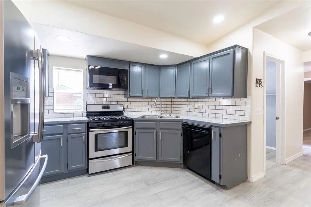Photo 10 — 418 S 17th Street, Clinton, OK 73601