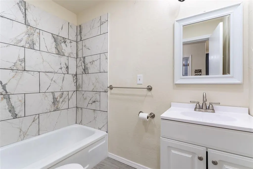 Photo 20 — 418 S 17th Street, Clinton, OK 73601