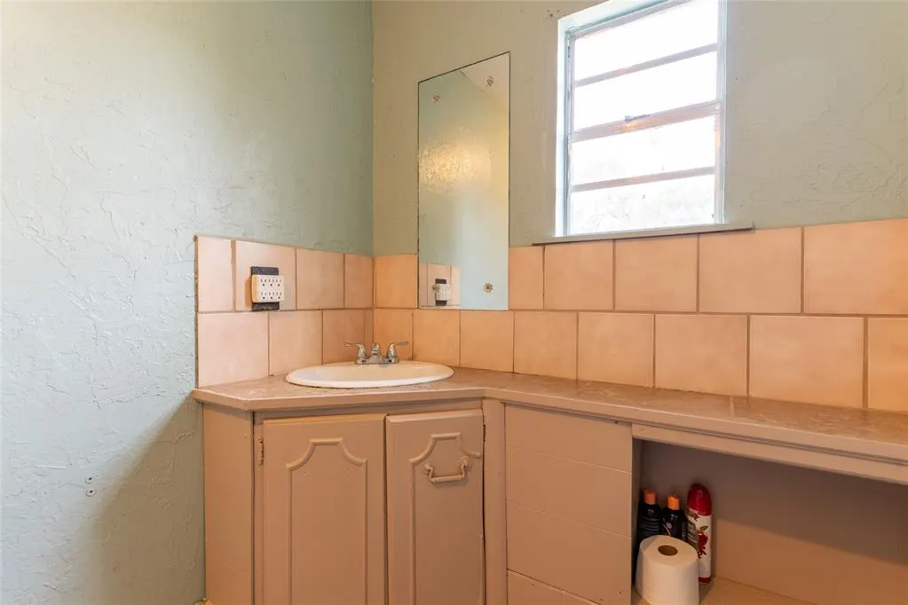 Photo 33 — 418 S 17th Street, Clinton, OK 73601