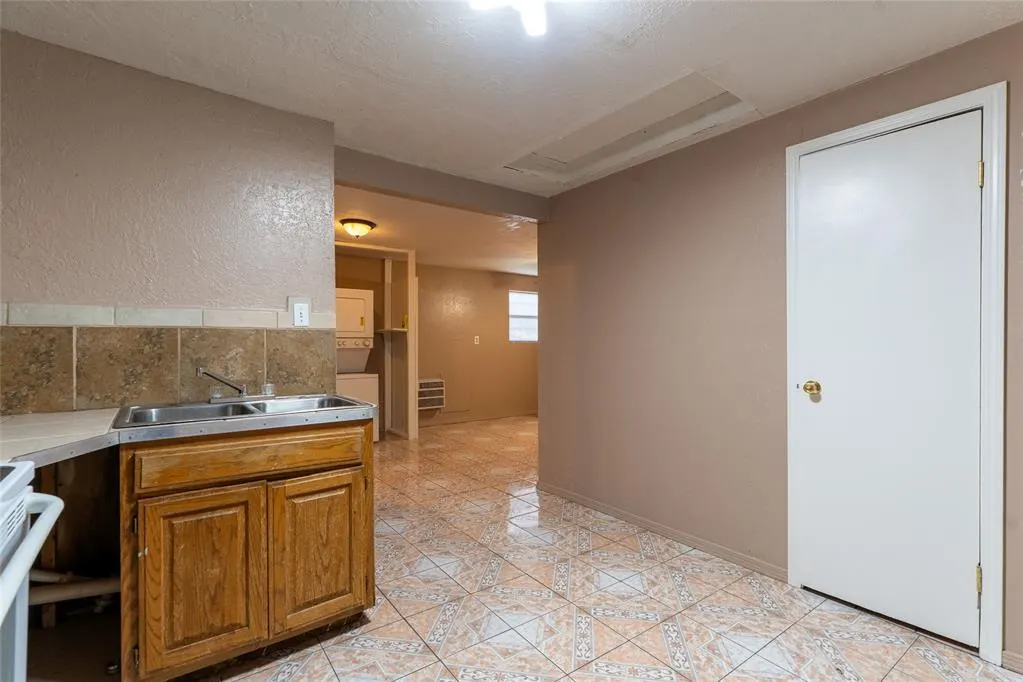 Photo 36 — 418 S 17th Street, Clinton, OK 73601