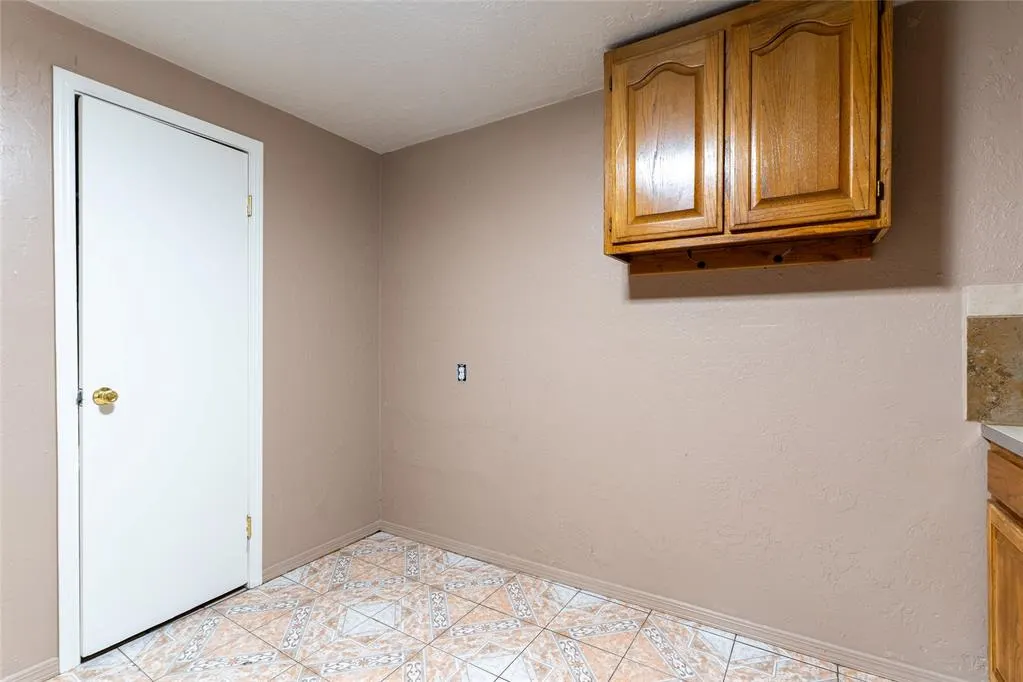 Photo 37 — 418 S 17th Street, Clinton, OK 73601