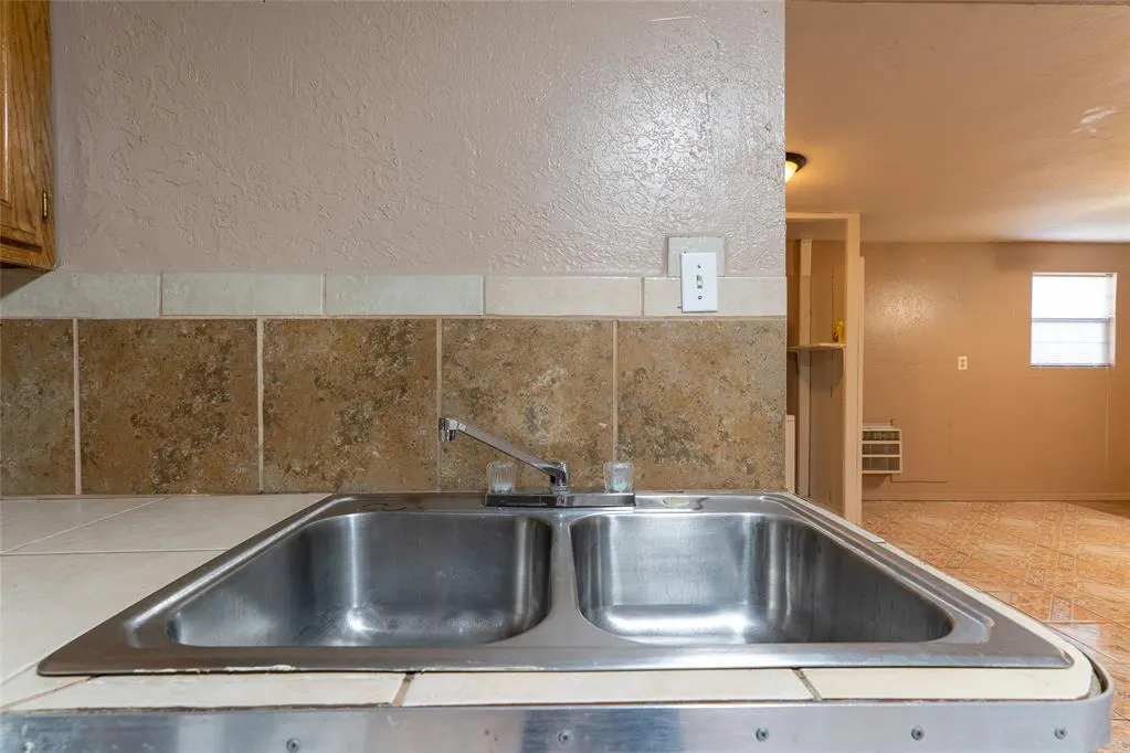 Photo 38 — 418 S 17th Street, Clinton, OK 73601