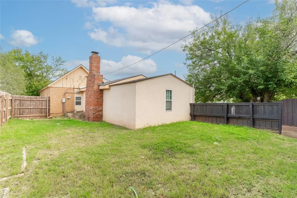 Photo 43 — 418 S 17th Street, Clinton, OK 73601