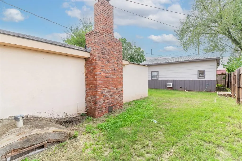 Photo 44 — 418 S 17th Street, Clinton, OK 73601