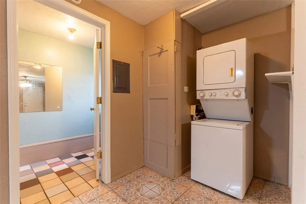 Photo 32 — 418 S 17th Street, Clinton, OK 73601