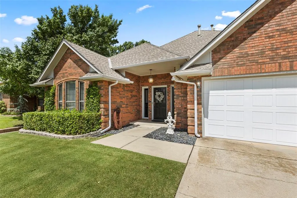 Photo 2 — 7129 NW 102nd Street, Oklahoma City, OK 73162