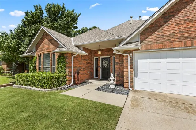 Photo 2 — 7129 NW 102nd Street, Oklahoma City, OK 73162
