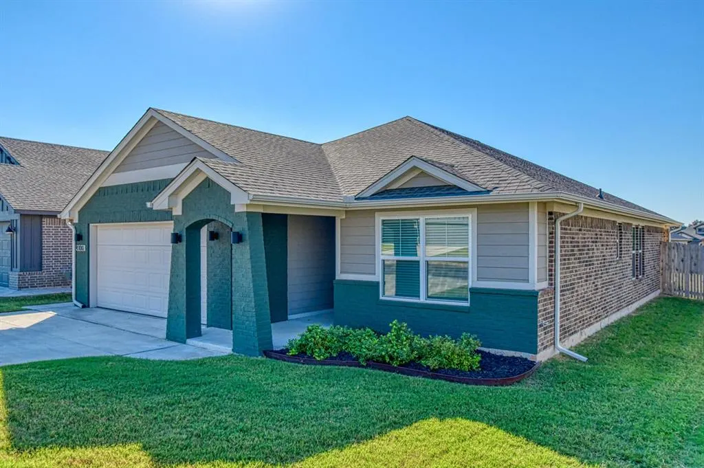 Front exterior — 20100 Park Lane, Harrah, OK 73045
