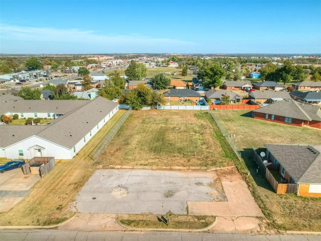 Front exterior — 30 W Ken Del Drive, Shawnee, OK 74804