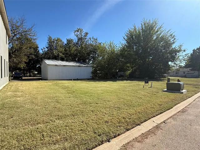 Photo 3 — 16 S Howard Street, Edmond, OK 73003