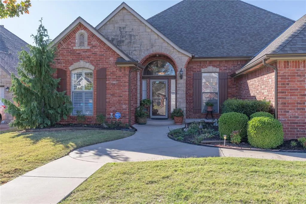 Photo 2 — 2712 SW 138th Street, Oklahoma City, OK 73170