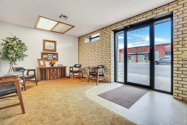 Photo 5 — 121 N 4th Street, Sayre, OK 73662