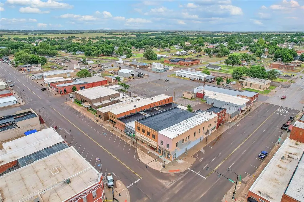 Photo 26 — 121 N 4th Street, Sayre, OK 73662