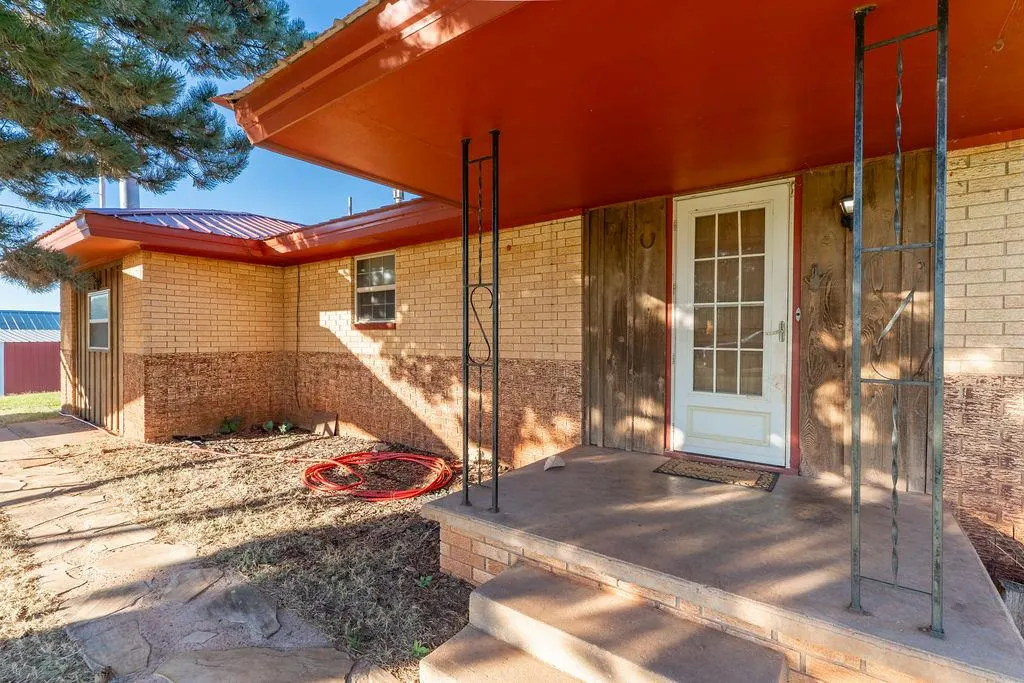 Photo 3 — 409 W 5th Street, Foss, OK 73647