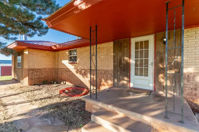 Photo 3 — 409 W 5th Street, Foss, OK 73647