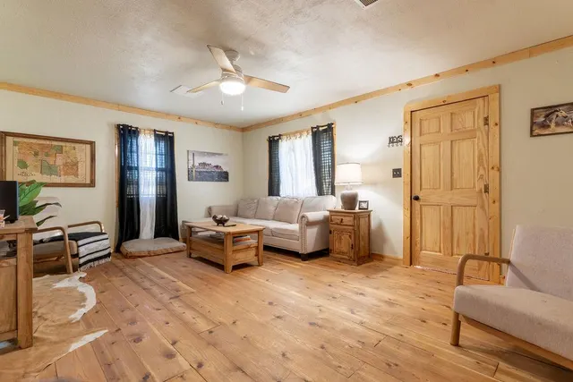 Photo 4 — 409 W 5th Street, Foss, OK 73647